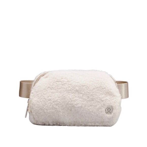 Lululemon Everywhere FLEECE Belt Bag FLEECE SHERPA  Natural Ivory / Tr Nwt - Picture 1 of 6